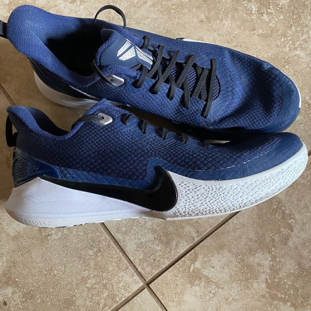 Kobe Basketball Shoes! Size 10.5